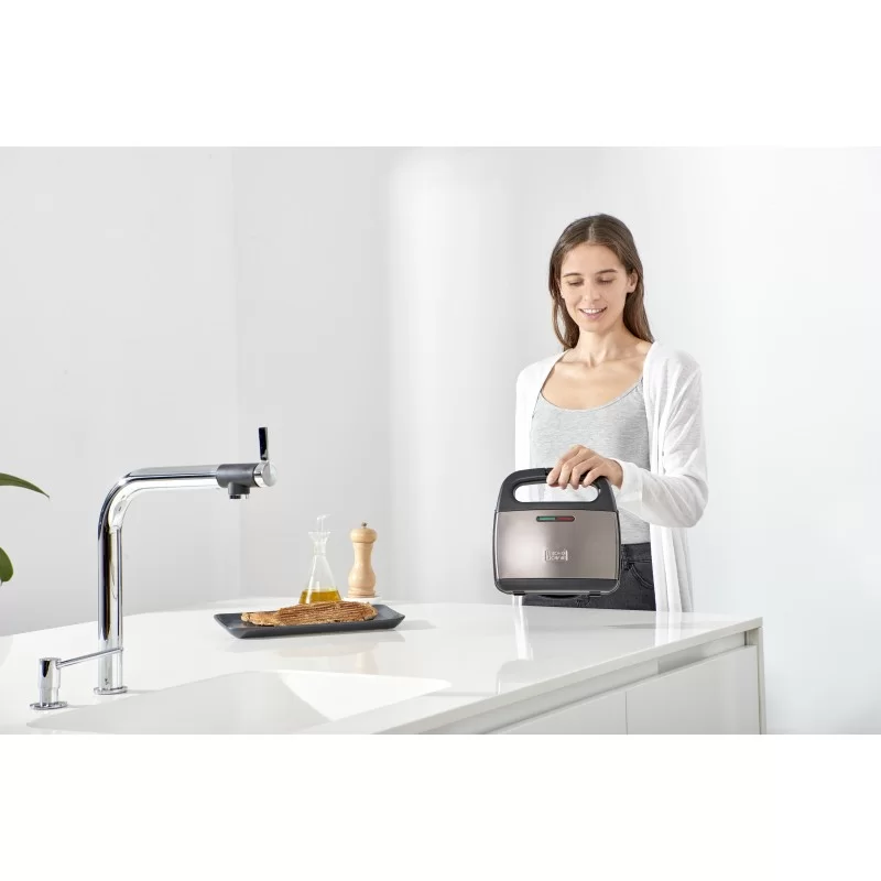 ساندویچ ساز بلک اند دکر مدل BXSA750E